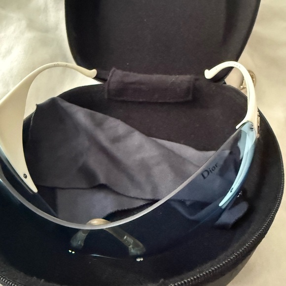Iconic Dior ski wrap sunglasses in case. Pristine. Sleek Blue Tinted Visor - Picture 4 of 8